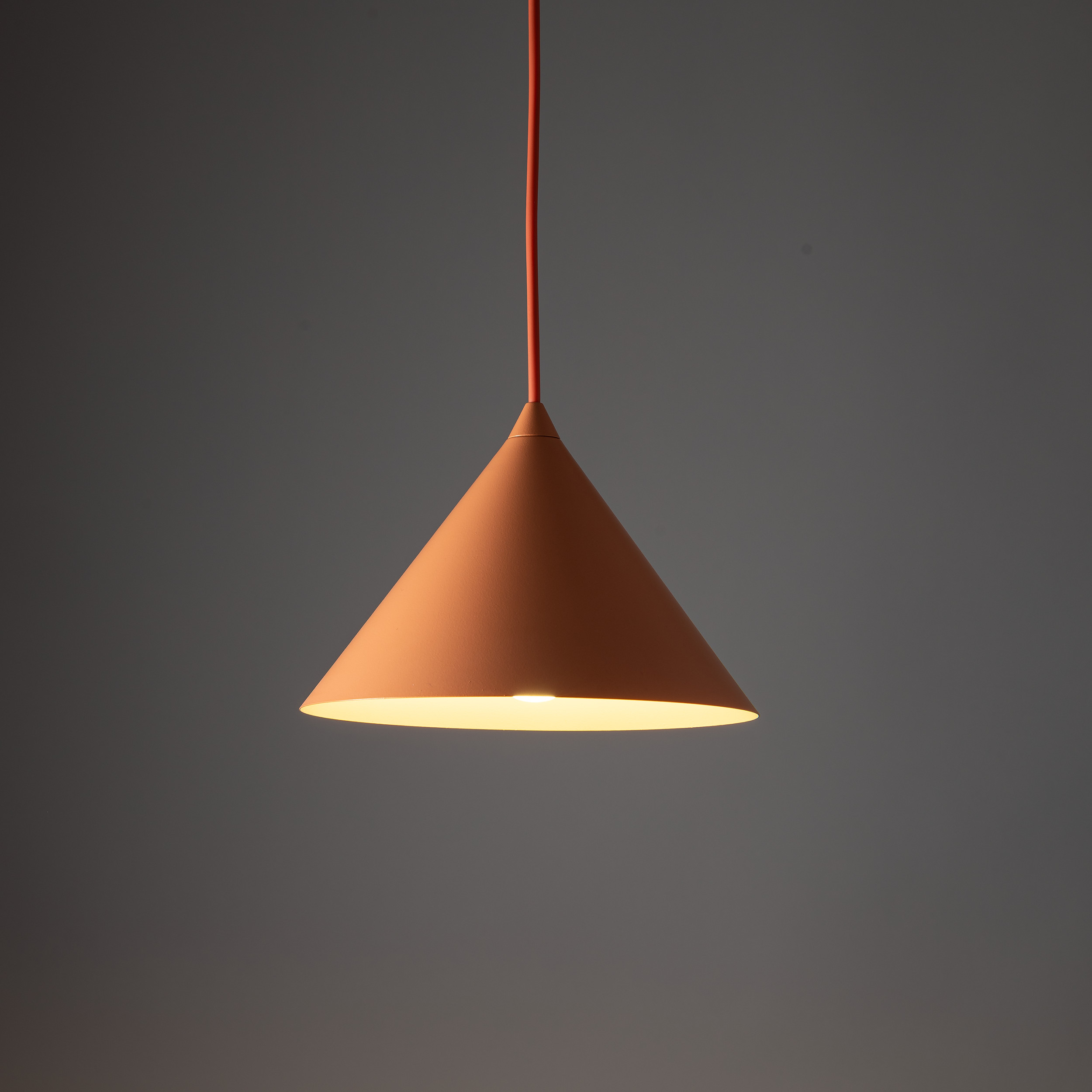 TRACER CONO SALMON 1XE27 TRACER CONO SALMON 1XE27