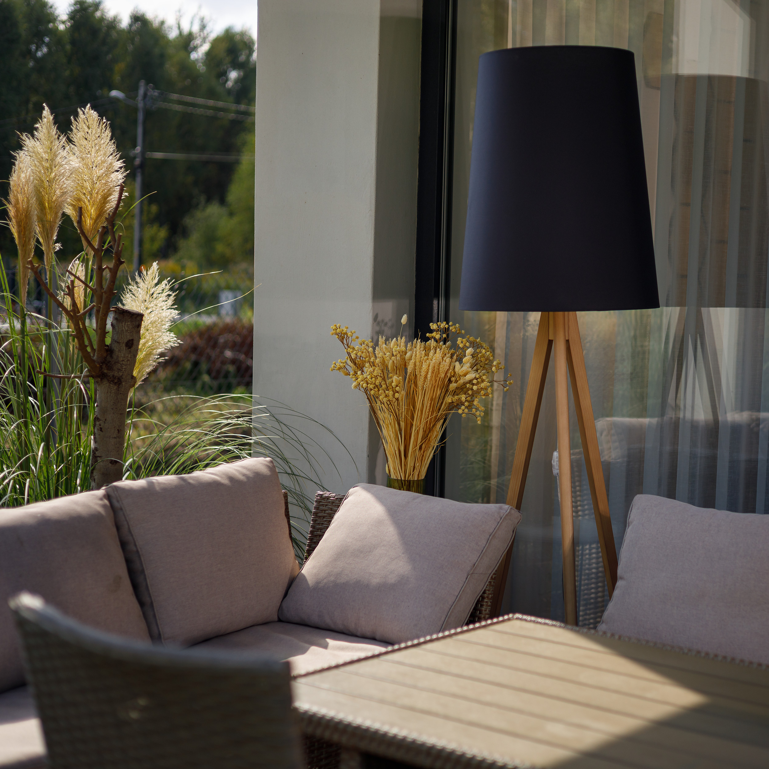 WALZ BLACK LAMPA PODŁOGOWA 1 FSC 100%, SA-COC-006060 WALZ BLACK LAMPA PODŁOGOWA 1 FSC 100%, SA-COC-006060