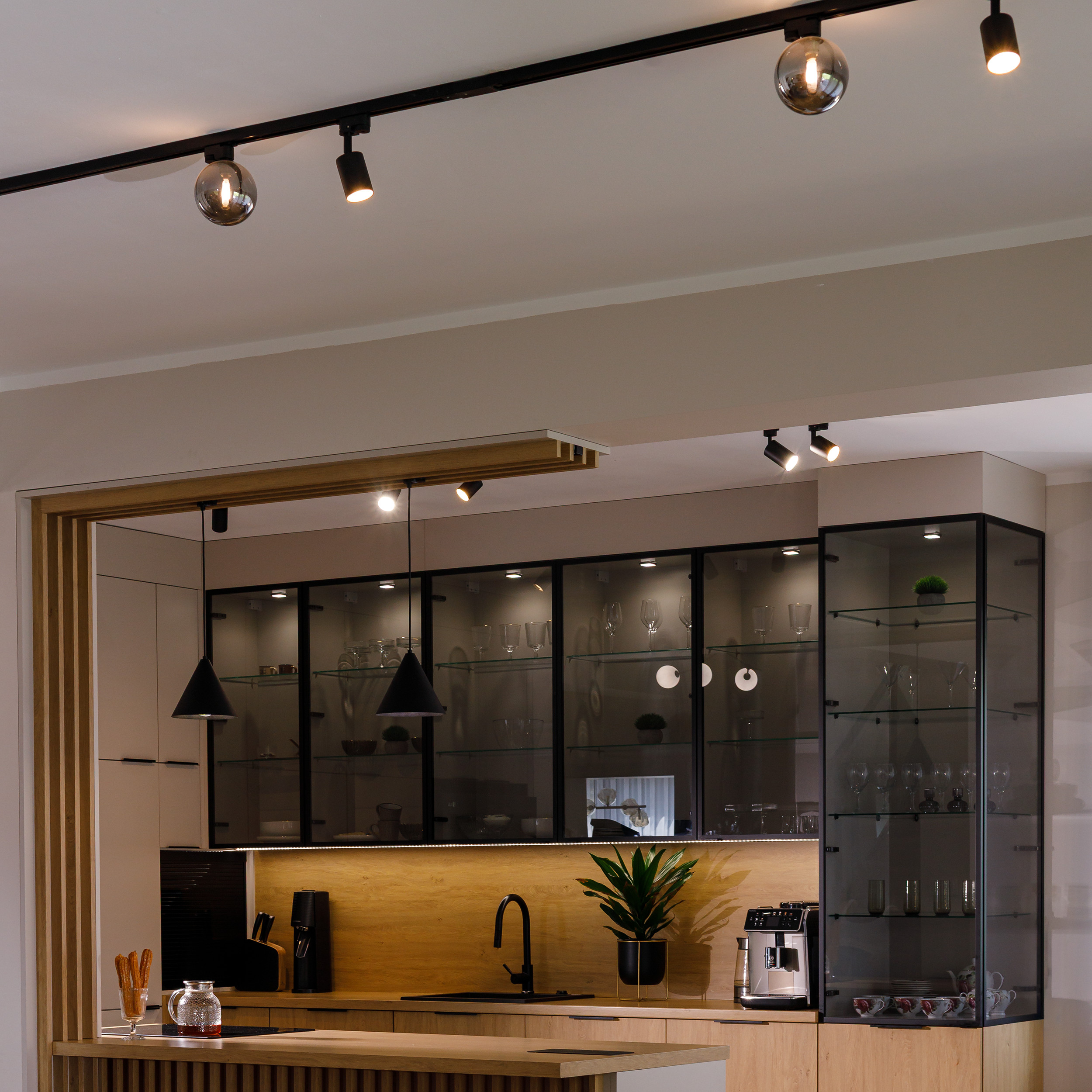 TRACER BLACK 1 PŁ GU_10 TRACER BLACK 1 PŁ GU_10